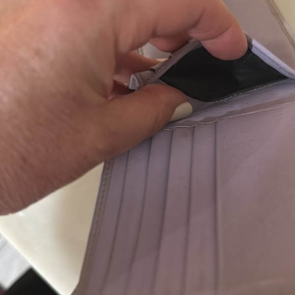 Gucci Lilac Trim Wallet - Picture 13 of 14